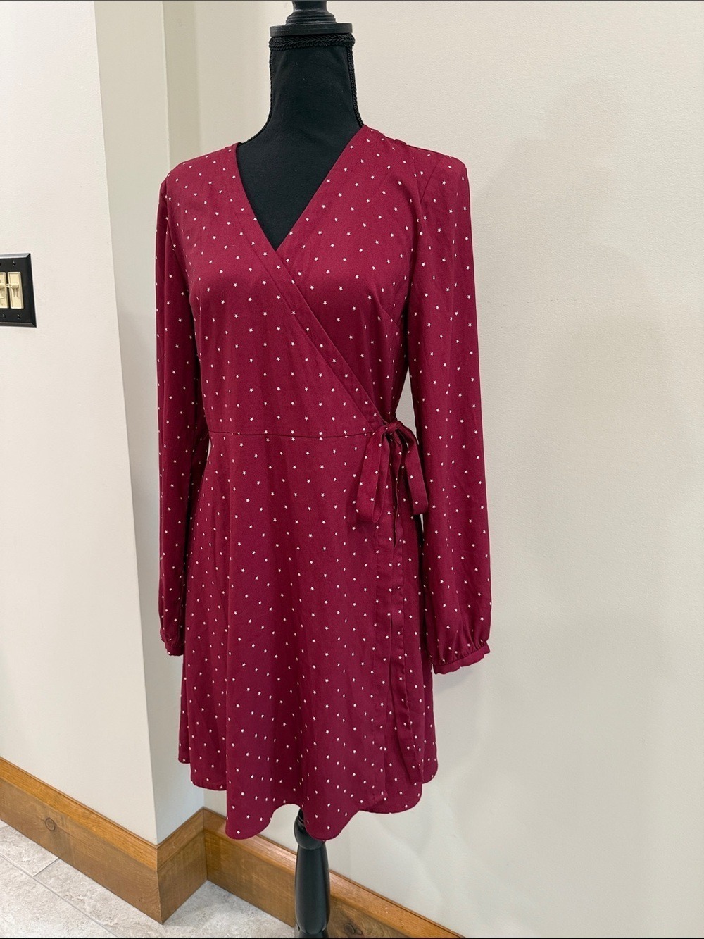 LOFT Women's Maroon Star Print Long Sleeve Wrap Size 4 - Picture 2 of 7